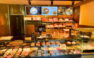 Fachgeschäft in der Schleizerstraße Theken Frontalansicht